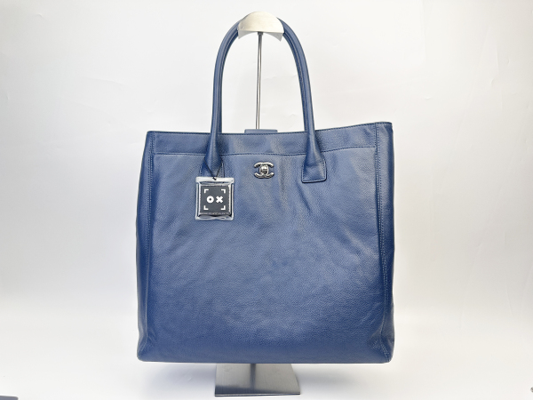 Chanel Chanel Navy Blue Caviar Leather Medallion Tote